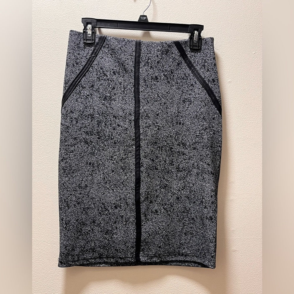 Contenta Slim Fit At-Knee Length Modern Versatile Pencil Skirt, Sz M, Gray/Black